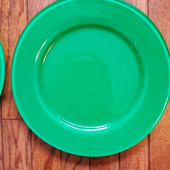 Four (4) glass charger plates - Picture 3 of 9